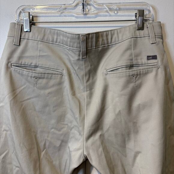 Lee Custom Fit Straight Fit Men's Khaki Pants 33x32 EUC Preppy Classic Basic - Picture 3 of 6